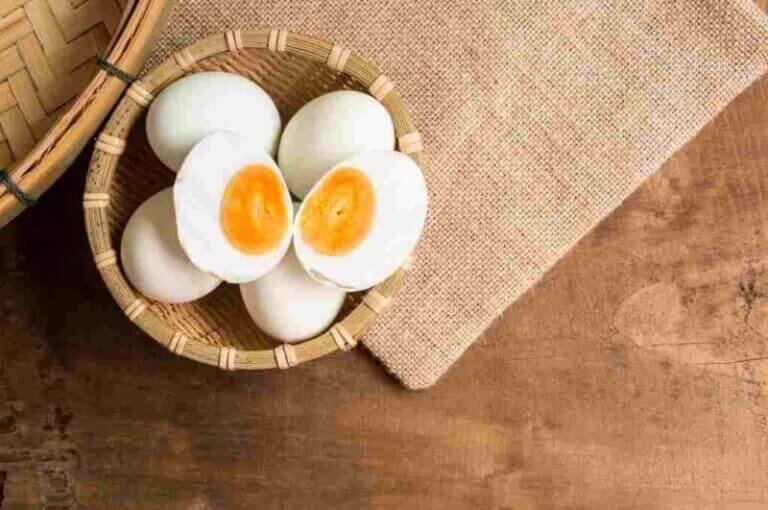 13 Benefits of Duck Eggs for Health - Lifesurance